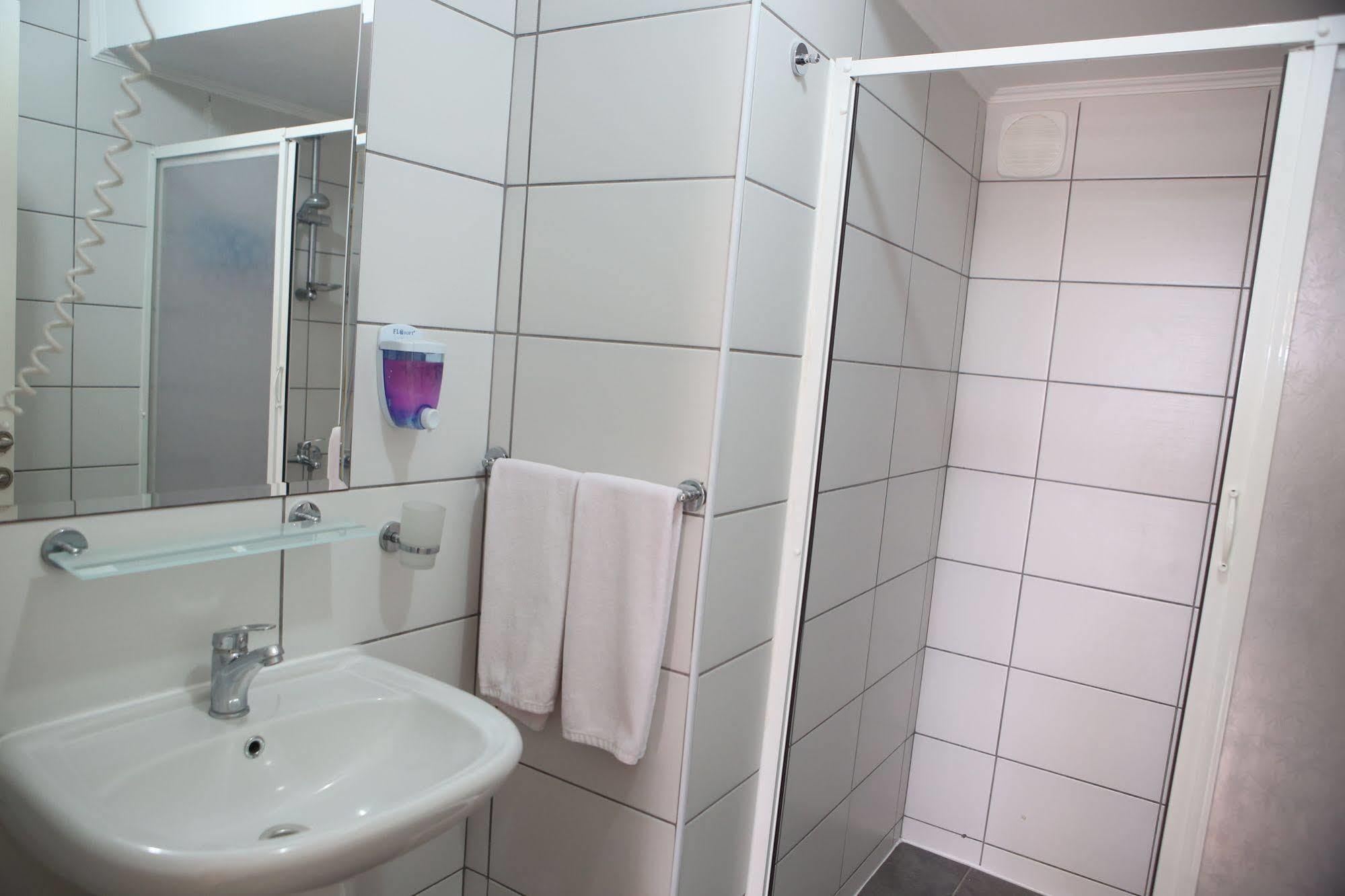 7 Art Feslegen By Egeos Otel 3*